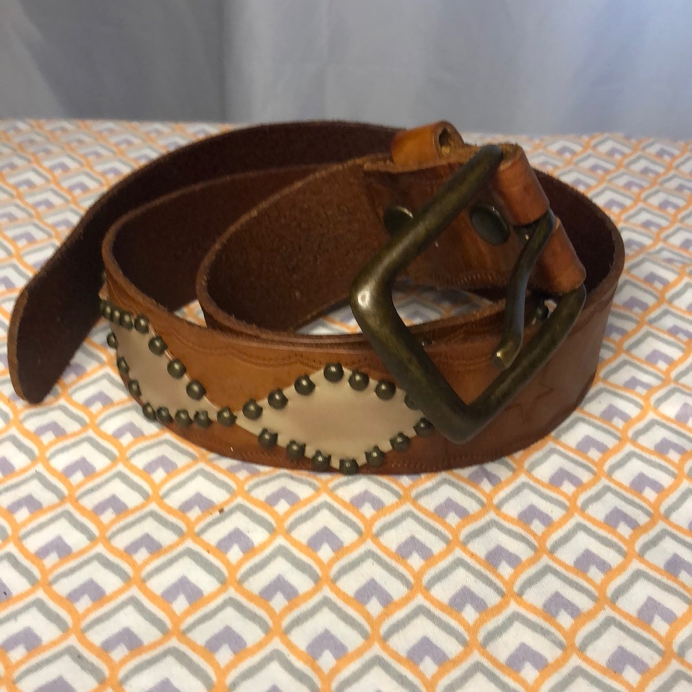LINEA PELLE brown genuine leather women’s belt with metal studs. Size Medium.
